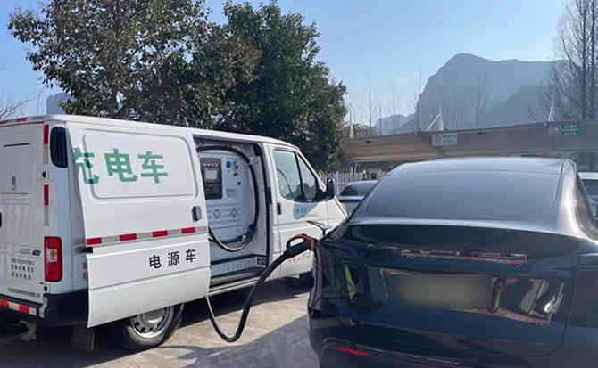 兴业汽车搭电
